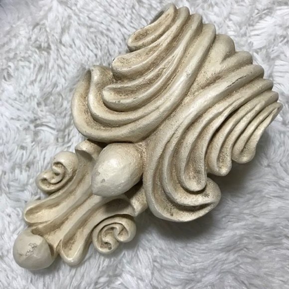 Set of 2 Romanesque Tapestry Resin Corbels - Picture 8 of 12